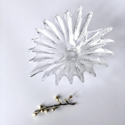 Miseczka Palm leaf  by Anita Harris.