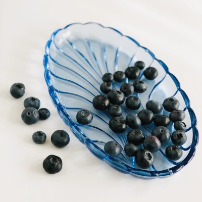 Patera, taca muszla, niebieskie szkło, Huta Ząbkowice