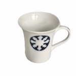 Kubek porcelanowy inspirowany baśniami Hansa Christiana Andersena - "Królowa Śniegu" projekt Lin Utzon dla Rosendahl, 2005 r.