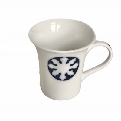 Kubek porcelanowy inspirowany baśniami Hansa Christiana Andersena - "Królowa Śniegu" projekt Lin Utzon dla Rosendahl, 2005 r.