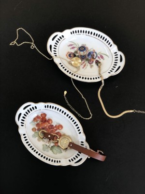 Zestaw dwóch porcelanowych miseczek, Francja