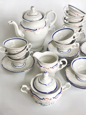 Serwis porcelanowy  Wałbrzych, 6 osób, czerwono - niebieskie zdobienia
