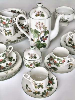 Serwis porcelanowy Seltmann  Weiden "Waldbeere" dla 6 osób